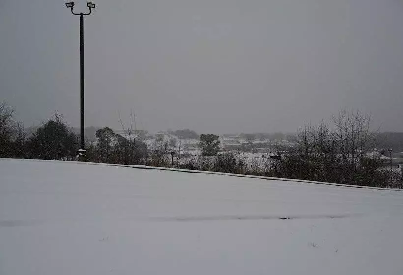 Giles Hotel Inn & Suites