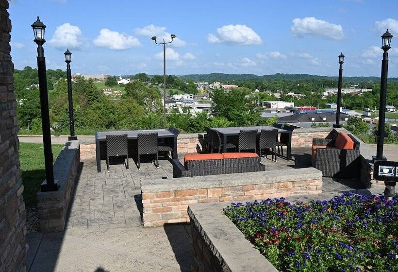 Giles Hotel Inn & Suites