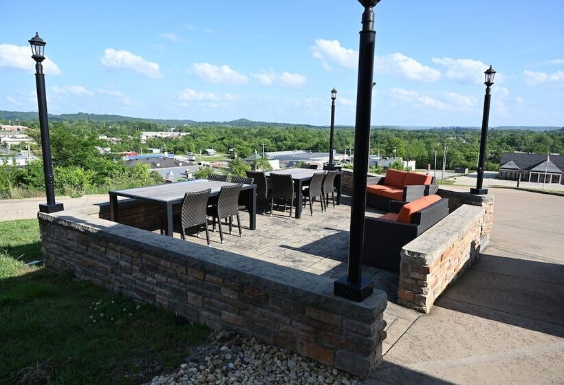 Giles Hotel Inn & Suites