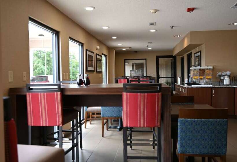 Giles Hotel Inn & Suites