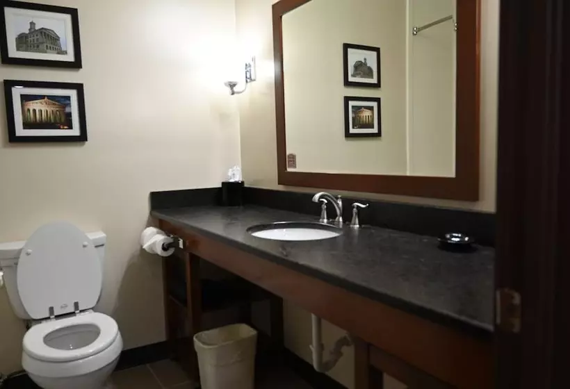 Giles Hotel Inn & Suites