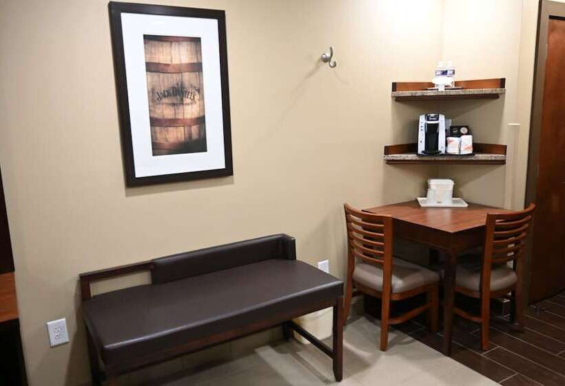 Giles Hotel Inn & Suites