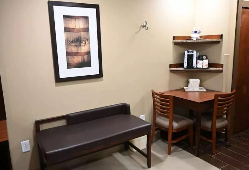 Giles Hotel Inn & Suites