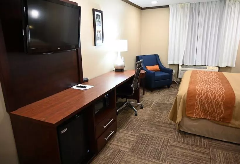 Giles Hotel Inn & Suites