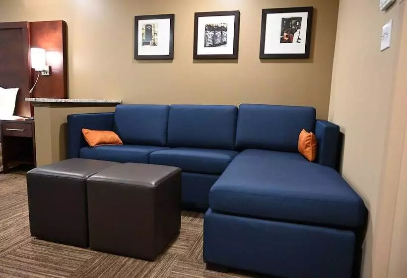 Giles Hotel Inn & Suites