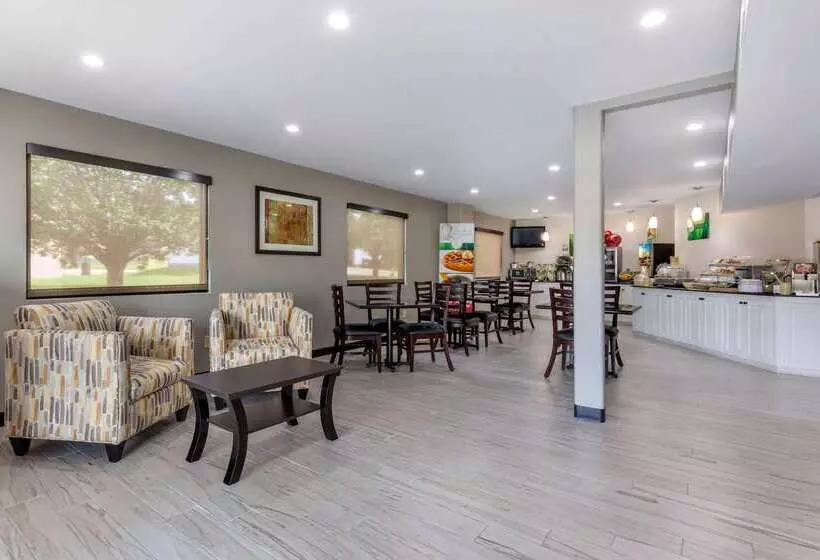 Отель Quality Inn