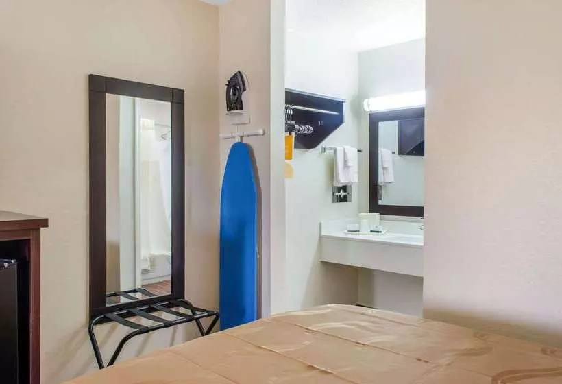Отель Quality Inn