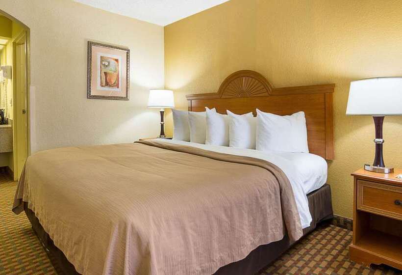 فندق Quality Inn Near Casinos And Convention Center