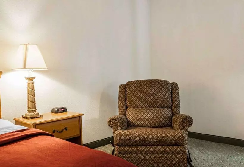 בית מלון כפרי Quality Inn Rochester South