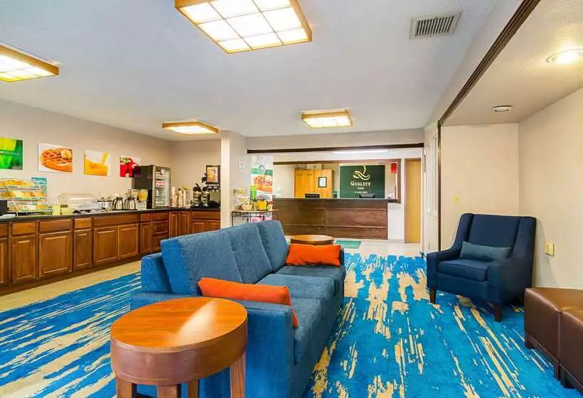 ホテル Quality Inn Sidney I80