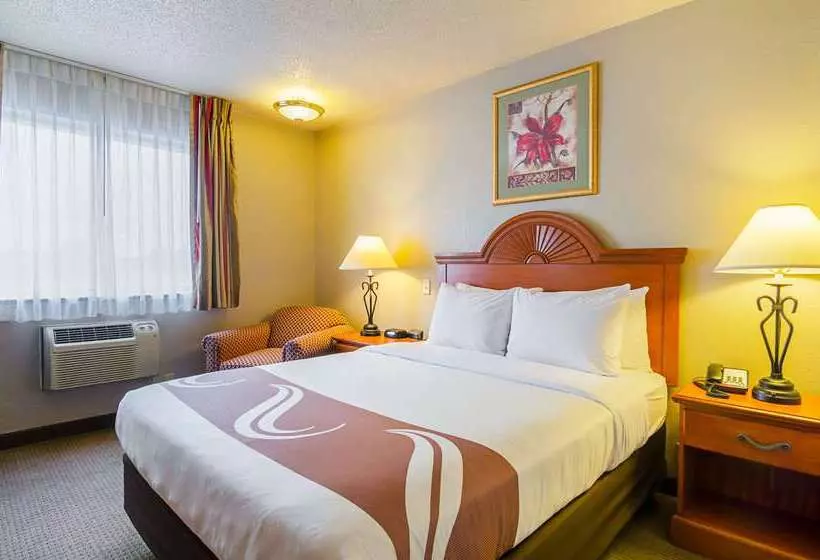 ホテル Quality Inn Sidney I80