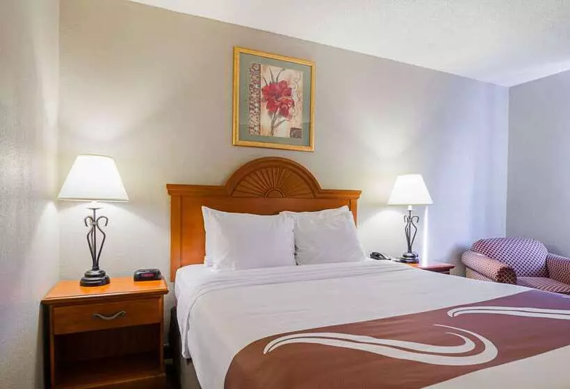 ホテル Quality Inn Sidney I80