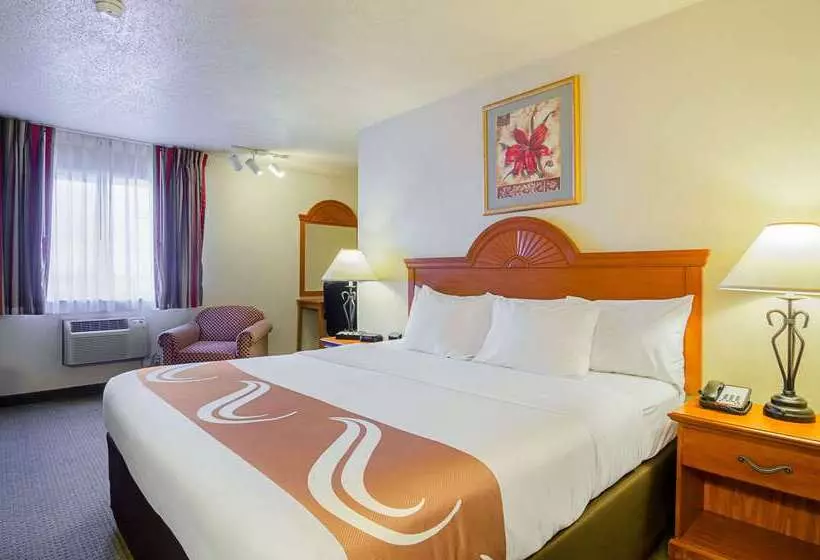 ホテル Quality Inn Sidney I80