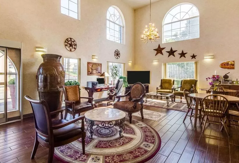 בית מלון כפרי Quality Inn & Suites