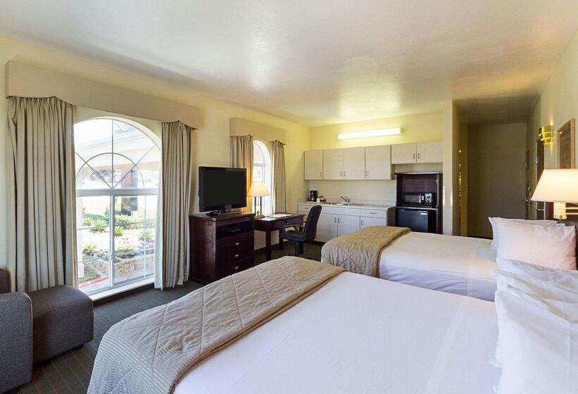 Отель Quality Inn & Suites