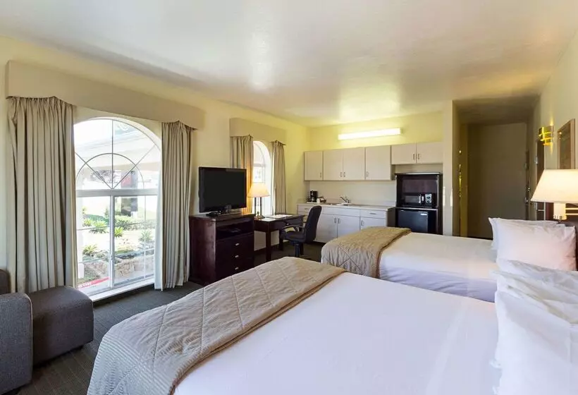 בית מלון כפרי Quality Inn & Suites