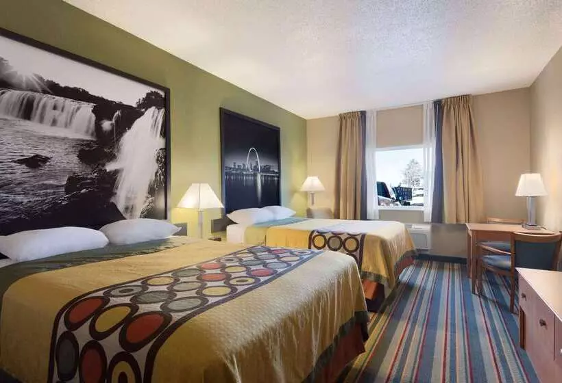 فندق Super 8 By Wyndham Lees Summit