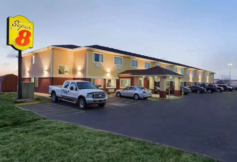 فندق Super 8 By Wyndham Lees Summit