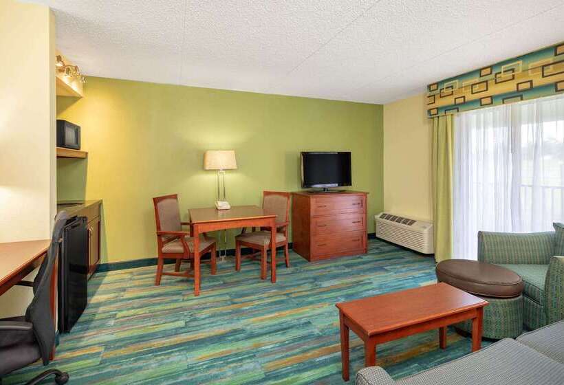 هتل Wingate By Wyndham Valdosta/moody Afb