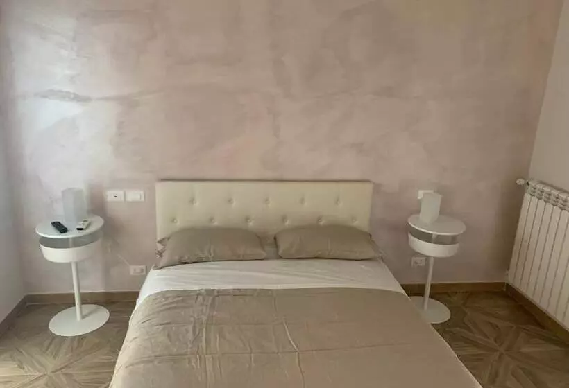 Aamiaismajoitus (B&B) Domus Monasteire