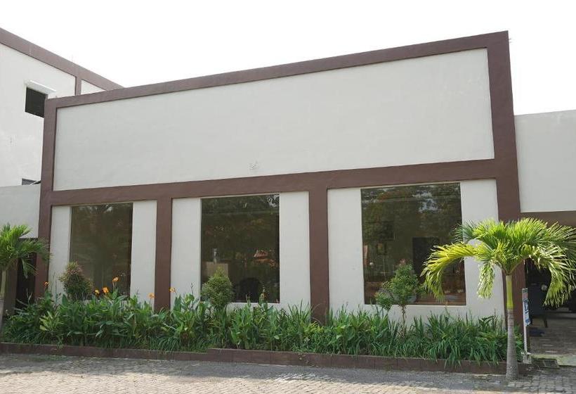 Отель Oyo 903 Kampoeng Kita