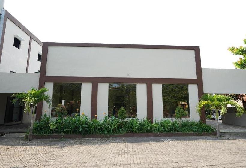 Отель Oyo 903 Kampoeng Kita