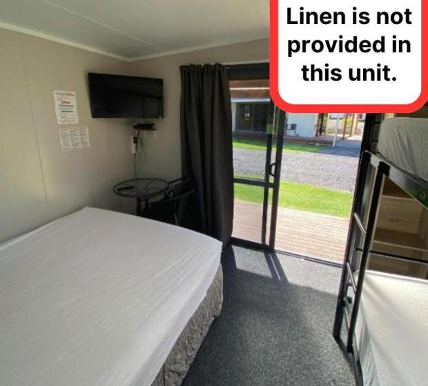 אתר נופש Sapphire Springs Holiday Park And Thermal Pools