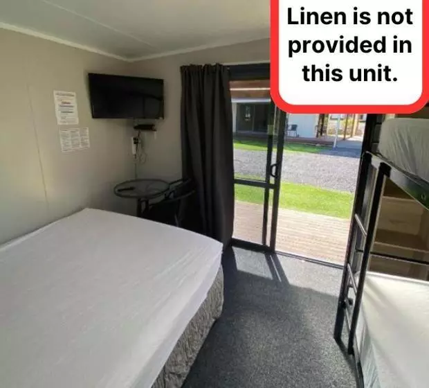 Lomakeskus Sapphire Springs Holiday Park And Thermal Pools