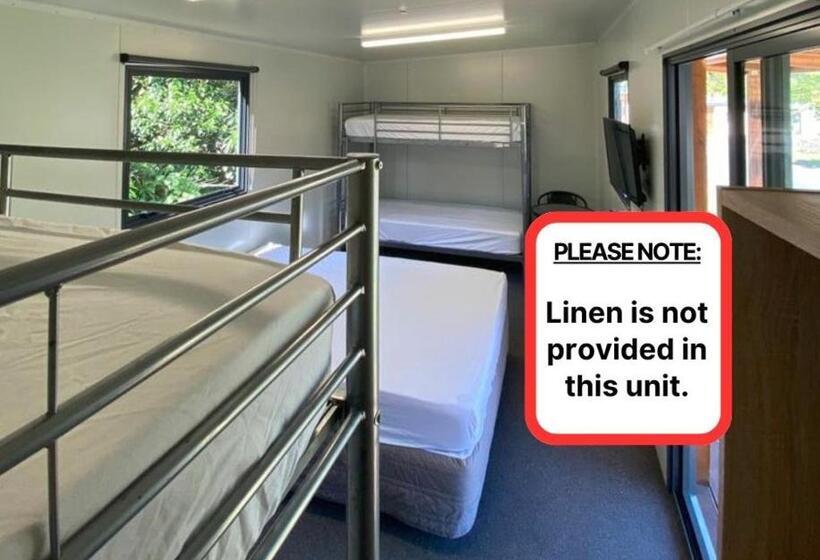 אתר נופש Sapphire Springs Holiday Park And Thermal Pools