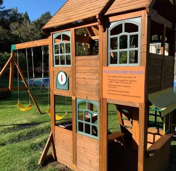 Lomakeskus Sapphire Springs Holiday Park And Thermal Pools