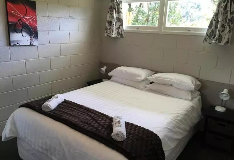 Lomakeskus Sapphire Springs Holiday Park And Thermal Pools