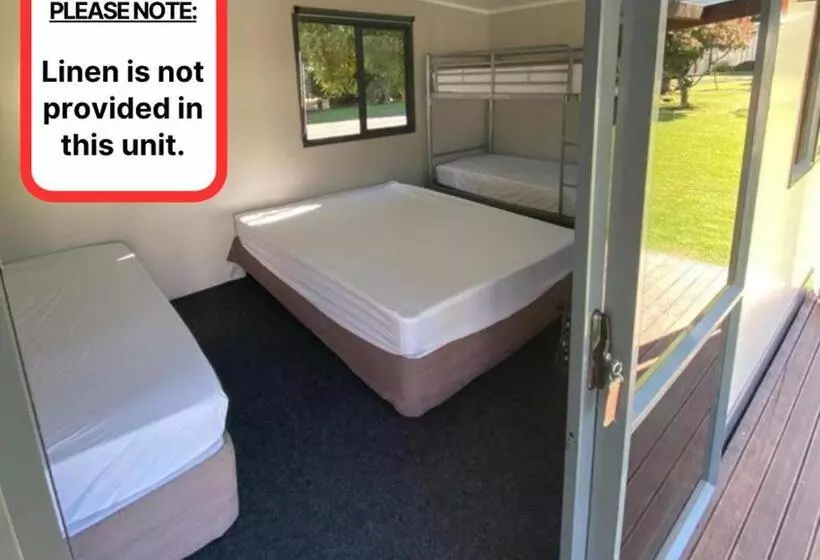 Lomakeskus Sapphire Springs Holiday Park And Thermal Pools