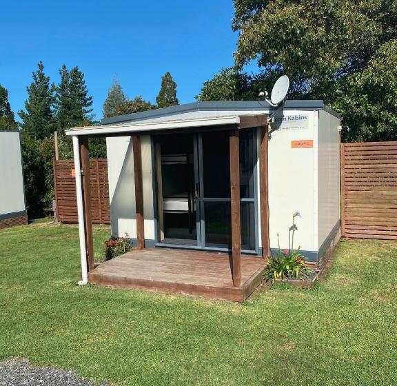 אתר נופש Sapphire Springs Holiday Park And Thermal Pools