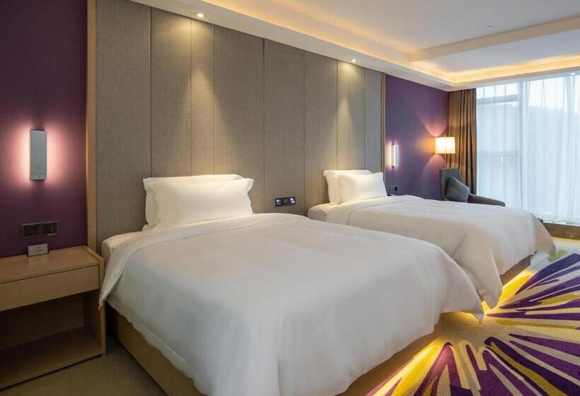 Lavande Hotel Yibin University City Exhibition Center