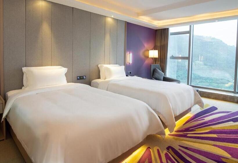 Lavande Hotel Yibin University City Exhibition Center