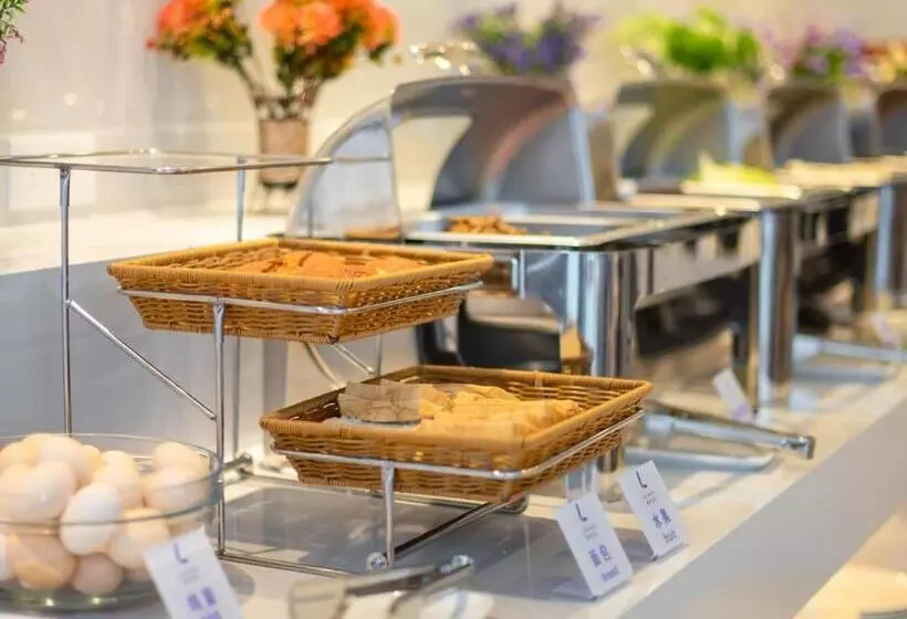 Lavande Hotel Yibin University City Exhibition Center