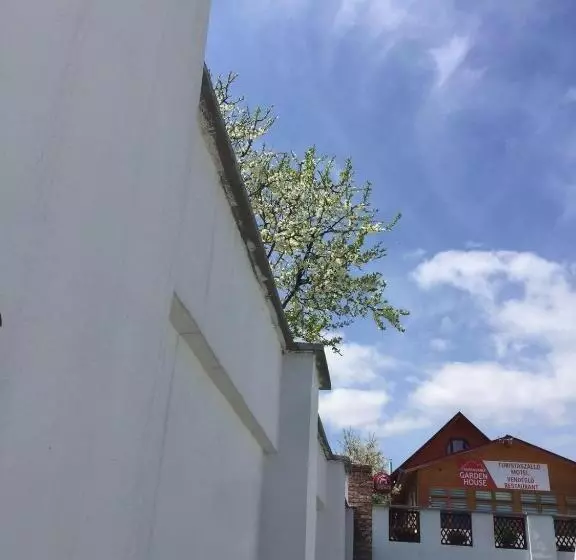 ペンション Transilvania Garden House