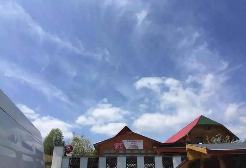 ペンション Transilvania Garden House