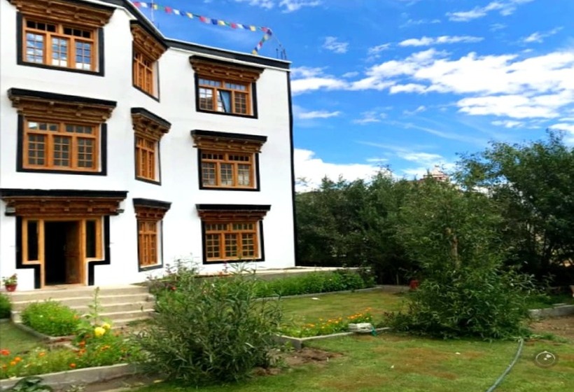 Tih   Hotel Omasila   Padum