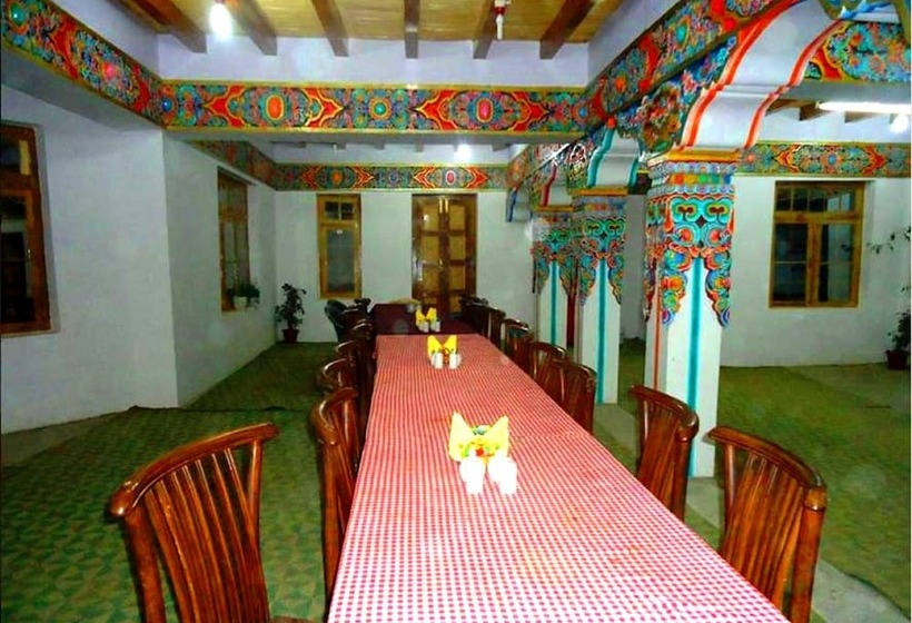 Tih   Hotel Omasila   Padum