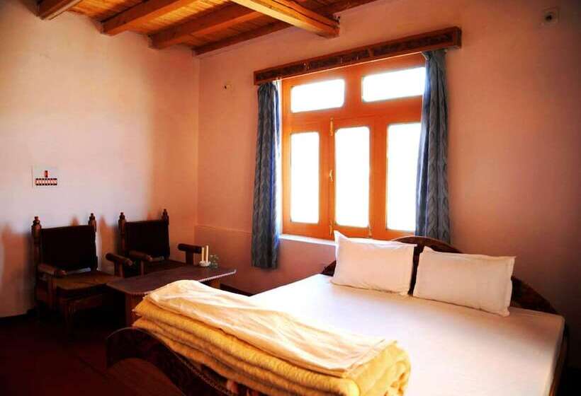 Tih   Hotel Omasila   Padum