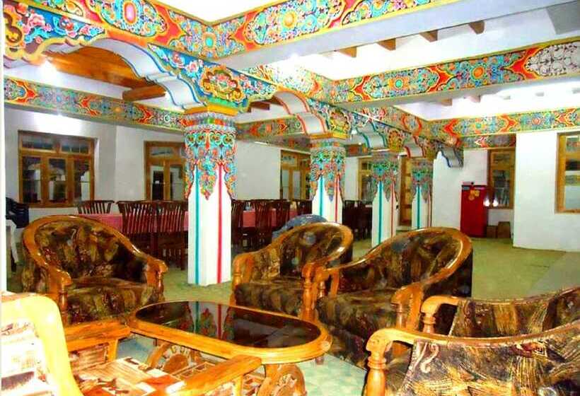 Tih   Hotel Omasila   Padum