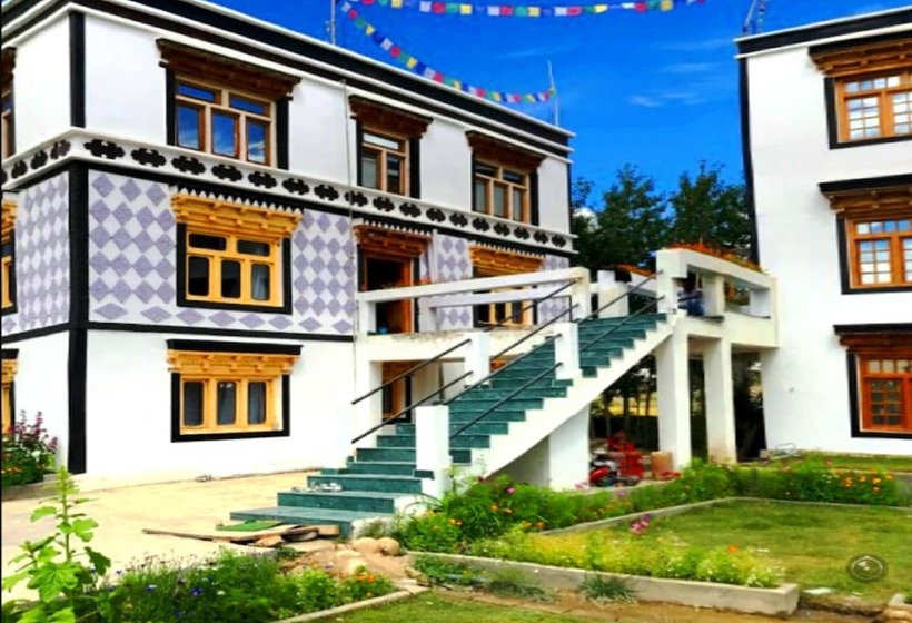 Tih   Hotel Omasila   Padum