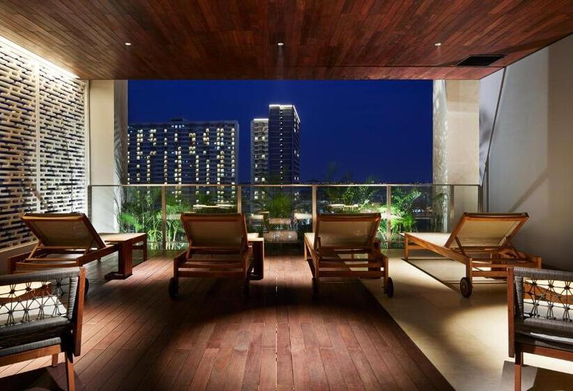 هتل Isoras Cikarang