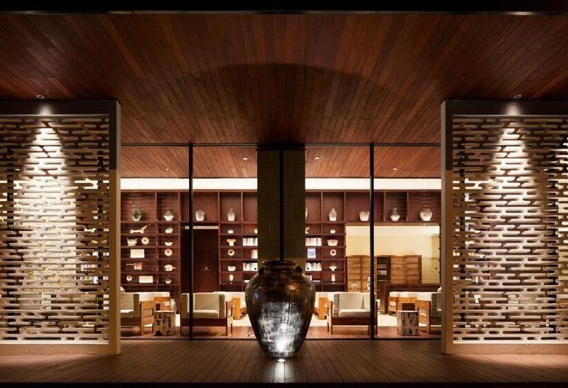 هتل Isoras Cikarang