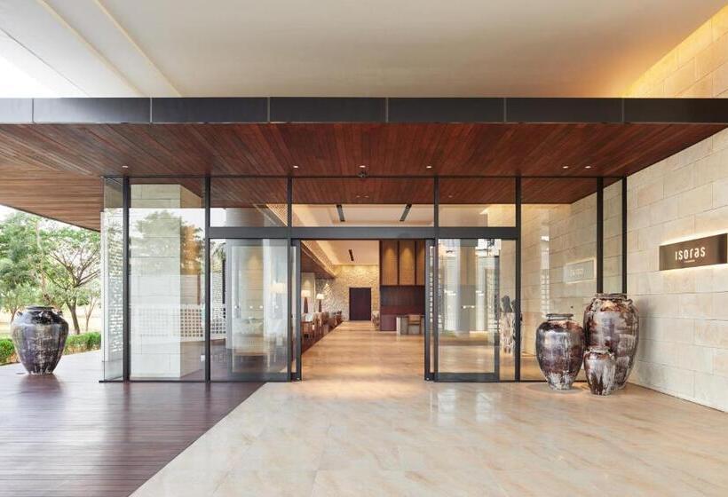 هتل Isoras Cikarang