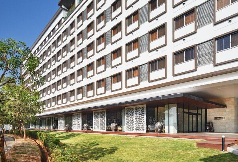 هتل Isoras Cikarang