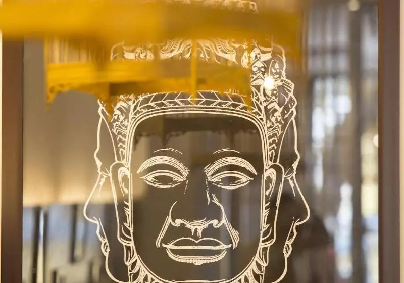 هتل Purple Hue Central Hub