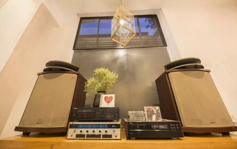 هتل Purple Hue Central Hub