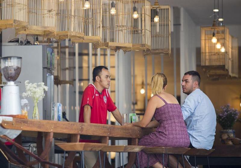 هتل Purple Hue Central Hub